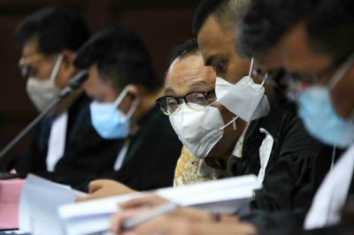 Mantan Direktur Utama BTN Maryono mengikuti sidang lanjutan di Pengadilan Tipikor, Jakarta, Selasa (27/4/2021).