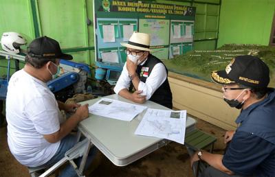 Gubernur Jawa Barat Ridwan Kamil saat meluncurkan kawasan Agrowisata Cianjur, di Cipendawa, Kabupaten Cianjur, Selasa (27/4/2021).