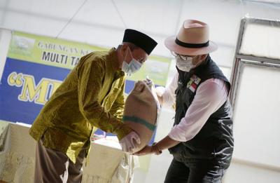 Gubernur Jawa Barat Ridwan Kamil saat meluncurkan kawasan Agrowisata Cianjur, di Cipendawa, Kabupaten Cianjur, Selasa (27/4/2021).