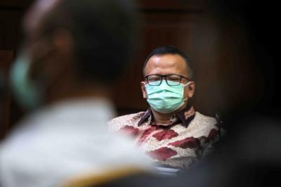 Terdakwa kasus suap izin ekspor benih lobster tahun 2020 Edhy Prabowo mengikuti sidang lanjutan di Pengadilan Tipikor, Jakarta, Rabu (28/4/2021).