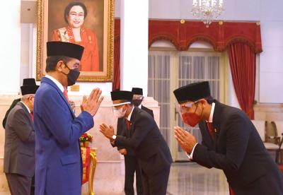 Presiden Joko Widodo saat acara pelantikan di Istana Negara, Jakarta, Rabu (28/4/2021).