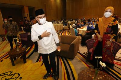 Peace and Love berbagi rejeki pada 110 orang terdiri dari 30 anak autis, 25 anak down sindrom dan 55 kaum dhuafa.