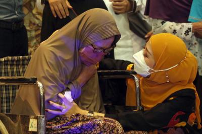 Peace and Love berbagi rejeki pada 110 orang terdiri dari 30 anak autis, 25 anak down sindrom dan 55 kaum dhuafa.