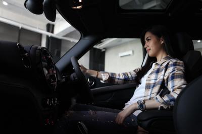 Peluncuran the new MINI Countryman saat pembukaaan Plaza MINI Surabaya di Surabaya, Jawa Timur, Jumat (30/4/2021).