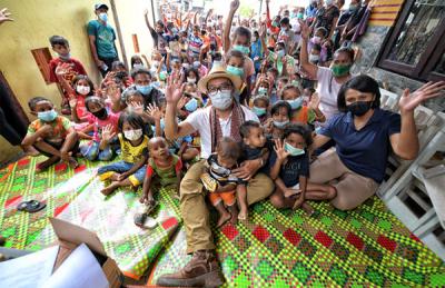 Gubernur Jabar Ridwan Kamil melalui Pemprov Jabar memberikan bantuan kepada Pemerintah Provinsi NTT untuk korban bencana di Kota Kupang, Sabtu (1/5/2021).