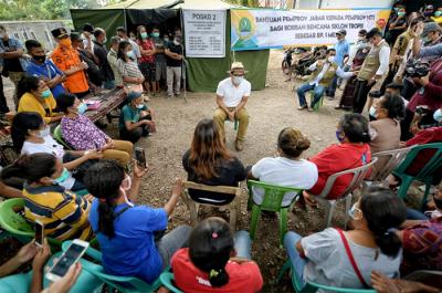 Gubernur Jabar Ridwan Kamil melalui Pemprov Jabar memberikan bantuan kepada Pemerintah Provinsi NTT untuk korban bencana di Kota Kupang, Sabtu (1/5/2021).