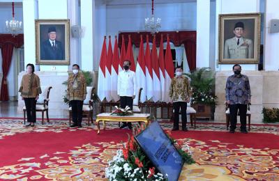 Presiden Joko Widodo memberikan arahan dalam acara peresmian pembukaan Musrenbangnas Tahun 2021 di Istana Negara, Jakarta, Selasa (4/5/2021).