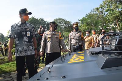 Apel Gelar Pasukan Operasi Ketupat Candi 2021 di Lapangan Mapolda Jateng, Semarang, Jawa Tengah, Rabu (5/5/2021).