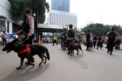 Anggota kepolisian Polda Metro Jaya saat apel Operasi Ketupat di Polda Metro Jaya, Jakarta, Rabu (5/5/2021).