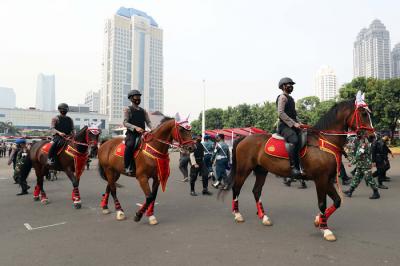 Anggota kepolisian Polda Metro Jaya saat apel Operasi Ketupat di Polda Metro Jaya, Jakarta, Rabu (5/5/2021).