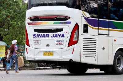 Pemudik menunggu keberangkatan Bus di Terminal Bus Poris Plawad, Tangerang, Banten, Rabu (5/5/2021).