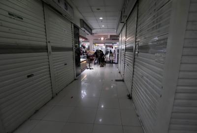 Suasana di salah satu pusat perbelanjaan di kawasan, Jakarta Timur, Kamis (6/5/2021).