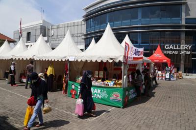 Pasar Murah ini dibuka untuk seluruh masyarakat umum dengan menjual kebutuhan pokok antara lain beras, gula, minyak goreng, telor serta makanan dan minuman.