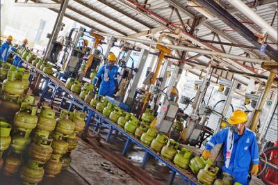 PT Pertamina Regional Sulawesi memastikan ketersediaan stok Bahan Bakar Minyak (BBM), elpji dan avtur jelang lebaran Idul Fitri di Regional Sulawesi aman.