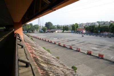 Aktivitas Terminal Kampung Rambutan sepi di Jakarta, Jumat (7/5/2021).