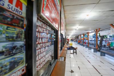 Suasana di Terminal Kalideres sepi dari penumpang di Jakarta Barat, Senin (10/5/2021).