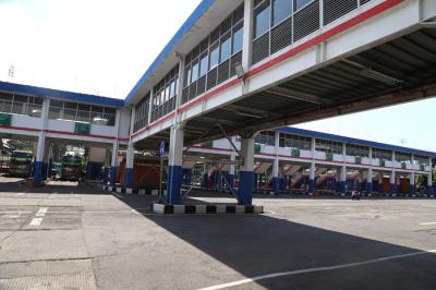 Suasana sepi di Terminal Purabaya Bungurasih Surabaya, Jawa Timur, Selasa (11/5/2021).