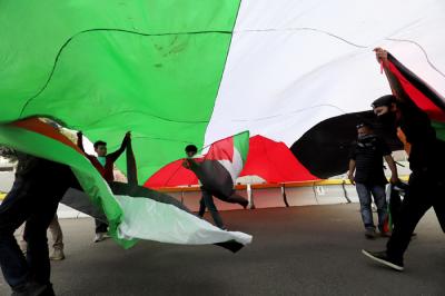 Aliansi Mahasiswa Islam Jakarta Solidaritas Untuk Palestina, melakukan aksi unjuk rasa di depan Kedutaan Amerika, Jakarta, Rabu (12/5/2021).