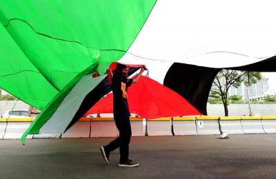 Aliansi Mahasiswa Islam Jakarta Solidaritas Untuk Palestina, melakukan aksi unjuk rasa di depan Kedutaan Amerika, Jakarta, Rabu (12/5/2021).