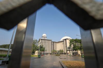 Suasana Masjid Istiqlal yang tidak menyelenggarakan shalat Idul Fitri 1442 H di Jakarta Pusat, Kamis (13/5/2021).