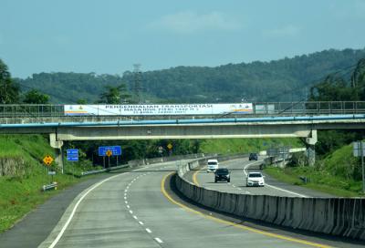 Jalan Tol Semarang-Solo terpantau lengang, Minggu (16/5/2021).