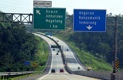 Jalan Tol Semarang-Solo terpantau lengang, Minggu (16/5/2021).