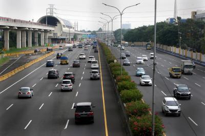 Pengendara melintas di Tol Jagorawi di Jakarta Timur, Senin (17/5/2021).