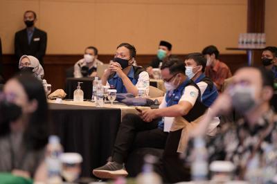 Gubernur Jabar Ridwan Kamil memberikan keynote speech pada Program Literasi Digital Nasional Indonesia Makin Cakap Digital 2021, di Bandung, Kamis (20/5/2021).