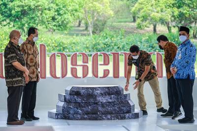Menparekraf Sandiaga Salahuddin Uno dan Menko Bidang Kemaritiman dan Investasi Luhut Binsar Panjaitan saat Festival Joglo Semar, Kamis (20/5/2021).