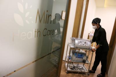 Pemilik Klinik Kecantikan Mimi Health Care Dr. Mimi Safei saat Grand Opening Mimi Health Care, One Stop Beauty Center di Pluit, Sabtu (22/5/2021).