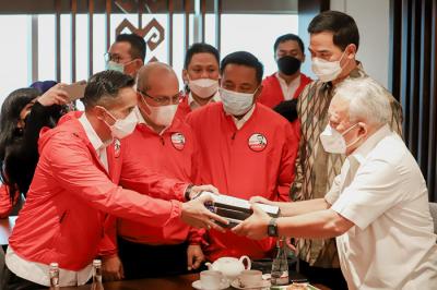 Anindya Bakrie mendaftar diri menjadi Calon Ketua Umum Kamar Dagang dan Industri (Kadin) Indonesia di Jakarta, Senin (24/5/2021).