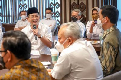 Arsjad Rasjid mendaftarkan diri menjadi calon Ketua Umum Kamar Dagang dan Industri Indonesia periode 2021-2026 di Jakarta, Senin (24/5/2021).