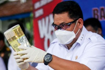 Kepala BNN Komisaris Jenderal Polisi Petrus Reinhard Golose memusnahkan barang bukti hasil sitaan berupa narkoba di Jakarta, Selasa (25/5/2021).