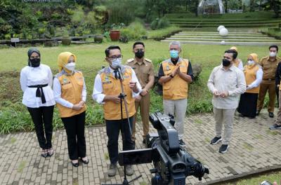 Peluncuran Pendamping Posyandu Juara dan Penandatanganan NPHD Operasional Pokjanal Posyandu bagi 27 Kabupaten/Kota di Bandung Selasa (25/5/2021).