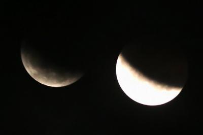 Foto montase proses fenomena Gerhana Bulan Total yang menghiasi langit kota Surabaya, Jawa Timur, Rabu (26/5/2021).