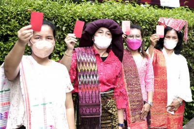 Aliansi Masyarakat Warga Rantau Kecamatan Silima Pungga Pungga melakuan aksi didepan Kementerian Lingkungan Hidup dan Kehutanan, Jakarta, Kamis (27/5/2021).