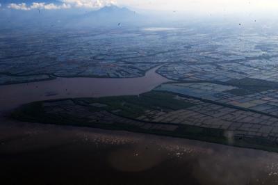 Foto udara hamparan lahan tambak di kabupaten Sidoarjo, Jawa Timur, Kamis (27/5/2021).
