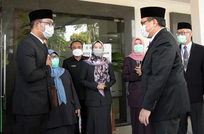 Gubernur Jabar Ridwan Kamil menghadiri Rapat Paripurna DPRD di Ruang Sidang DPRD Jabar, Jumat (28/5/2021).