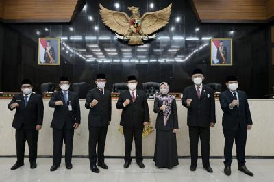 Gubernur Jabar Ridwan Kamil menghadiri Rapat Paripurna DPRD di Ruang Sidang DPRD Jabar, Jumat (28/5/2021).