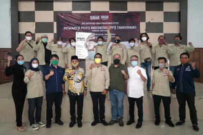 Pembukaan Pameran Foto dan Pelantikan Pengurus PFI Tangerang di Gedung KNPI, Kota Tangerang, Sabtu (29/5/2021).