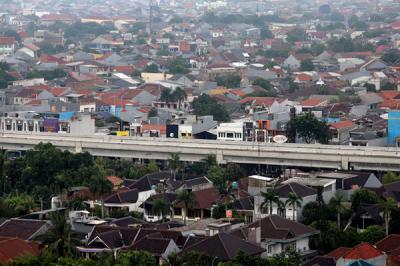 Permukiman warga terlihat di kawasan Bekasi Kota, Jawa Barat, Sabtu (29/5/2021).