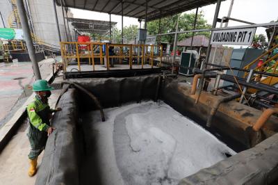 PT Prasadha Pamunah Limbah Industri (PPLI) setiap harinya mengolah dan mendaur ulang 300 ton limbah B3 yang berasal dari seluruh industri di Indonesia.