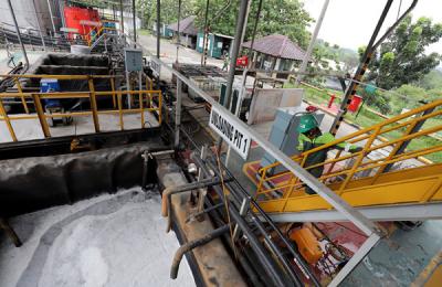 PT Prasadha Pamunah Limbah Industri (PPLI) setiap harinya mengolah dan mendaur ulang 300 ton limbah B3 yang berasal dari seluruh industri di Indonesia.