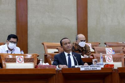 Menteri Investasi/Kepala BKPM Bahlil Lahadalia mengikuti Rapat Kerja Perdana dengan Komisi VI DPR di Kompleks Parlemen, Jakarta, Senin (31/5/2021).