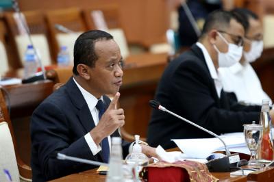 Menteri Investasi/Kepala BKPM Bahlil Lahadalia mengikuti Rapat Kerja Perdana dengan Komisi VI DPR di Kompleks Parlemen, Jakarta, Senin (31/5/2021).