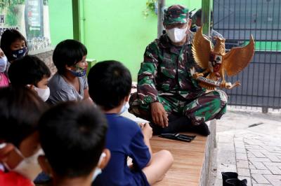Peringatan Hari Lahir Pancasila di Kampung Tematik Kampung Teras Pancasila, Karang Tengah, Tangerang, Banten, Selasa (1/6/2021).