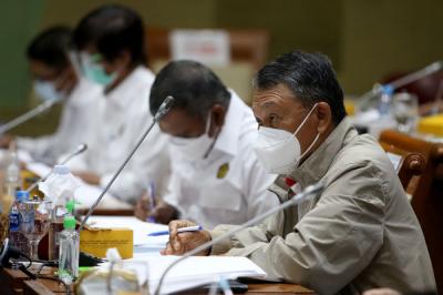 Menteri ESDM Arifin Tasrif mengikuti rapat kerja dengan Komisi VII DPR di Kompleks Parlemen, Jakarta, Rabu (2/6/2021).