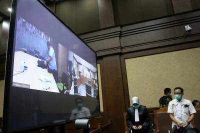 Terdakwa Mantan Direktur Teknik dan Pengelolaan Armada PT Garuda Indonesia Hadinoto Soedigno menjalani sidang tuntutan di Pengadilan Tipikor, Kamis (3/6/2021).