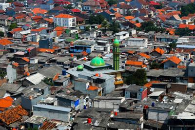 Pemukiman warga terlihat dari ketinggian di kawasan Jakarta Selatan, Jumat (4/6/2021).