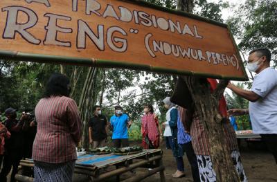 Menparekraf Sandiaga Salahudin Uno mengunjungi Desa Wisata Pentingsari, Sleman,  D.I Yogyakarta, Sabtu (5/6/2021).